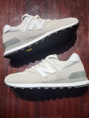 New Balance 574 Core Classics Womens 5.5